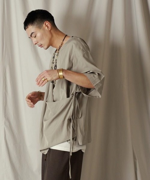 Aphlotus（アプロタス）の「アシンメトリー レイヤード デザイン ドレープ プルオーバー（Tシャツ/カットソー・メンズ・ブラック/ストーン・SMALL/MEDIUM/LARGE）」の4枚目の写真