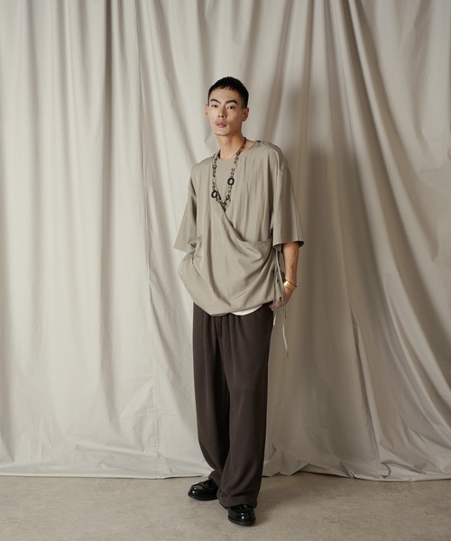 Aphlotus（アプロタス）の「アシンメトリー レイヤード デザイン ドレープ プルオーバー（Tシャツ/カットソー・メンズ・ブラック/ストーン・SMALL/MEDIUM/LARGE）」の5枚目の写真