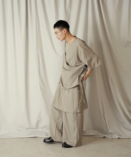 Aphlotus（アプロタス）の「アシンメトリー レイヤード デザイン