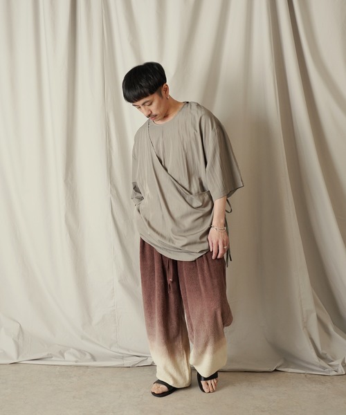 Aphlotus（アプロタス）の「アシンメトリー レイヤード デザイン ドレープ プルオーバー（Tシャツ/カットソー・メンズ・ブラック/ストーン・SMALL/MEDIUM/LARGE）」の12枚目の写真