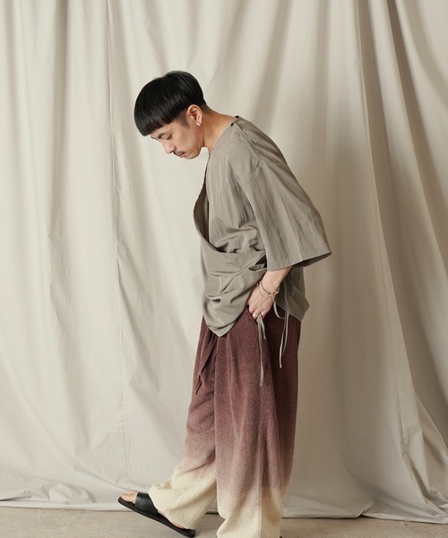 Aphlotus（アプロタス）の「アシンメトリー レイヤード デザイン ドレープ プルオーバー（Tシャツ/カットソー・メンズ・ブラック/ストーン・SMALL/MEDIUM/LARGE）」の13枚目の写真