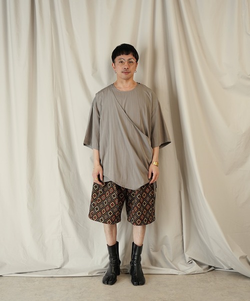 Aphlotus（アプロタス）の「アシンメトリー レイヤード デザイン