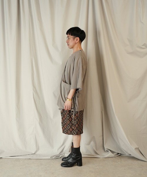 Aphlotus（アプロタス）の「アシンメトリー レイヤード デザイン ドレープ プルオーバー（Tシャツ/カットソー・メンズ・ブラック/ストーン・SMALL/MEDIUM/LARGE）」の18枚目の写真