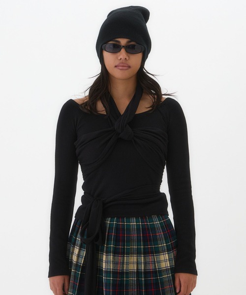 BEEDEN(ビーデン)の「TWIST FRONT SWEATER(ニット/セーター・レディース・アイボリー/ブラック/イエロー・FREE)」の3枚目の写真