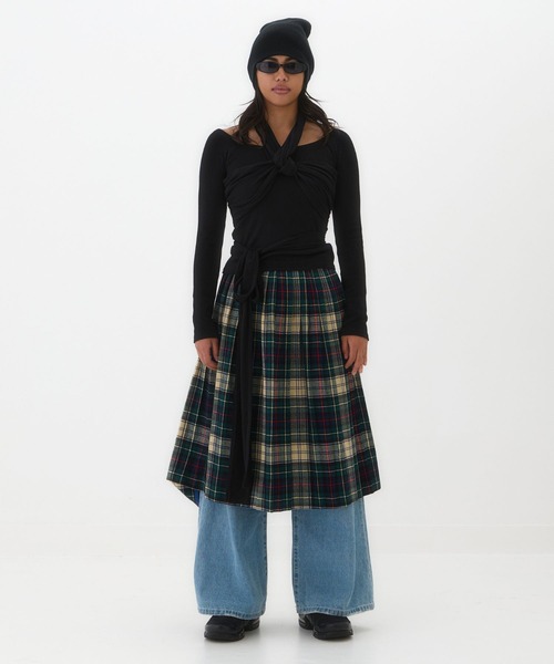 BEEDEN(ビーデン)の「TWIST FRONT SWEATER(ニット/セーター・レディース・アイボリー/ブラック/イエロー・FREE)」の12枚目の写真
