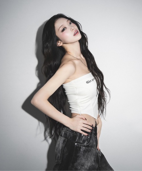 me+em select(ミームセレクト)の「【 2color 】クロスグランジロゴベアトップス / cross grunge logo bare tops(その他トップス・レディース・アイボリー/ブラック・FREE)」の5枚目の写真