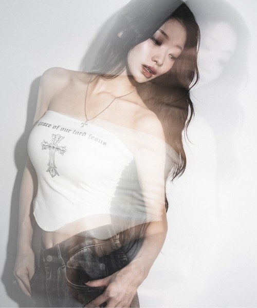 me+em select(ミームセレクト)の「【 2color 】クロスグランジロゴベアトップス / cross grunge logo bare tops(その他トップス・レディース・アイボリー/ブラック・FREE)」の8枚目の写真