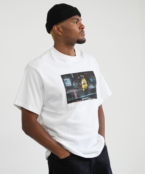 BASIS(ベイシス)の「SANDER LAND 8.2ozオーガニックコットン Yellow Police 半袖Tシャツ(Tシャツ/カットソー・メンズ・ホワイト/ブラック・LARGE/X-LARGE/MEDIUM)」の1枚目の写真