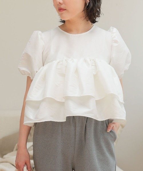 pufe(ピュフェ)の「【シリーズ累計販売数1万枚!】【pufe】シャイニーフレアトップス フリル ペプラム ボリューム パフスリーブ ティアード 体型カバー(Tシャツ/カットソー・レディース・ホワイト/ブラック/ライトブルー/ライトピンク/ネイビー・ONE)」の18枚目の写真
