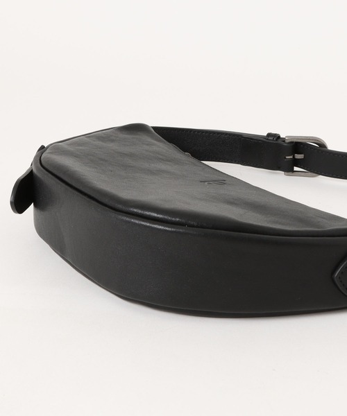 エーゼロ（エーゼロ）の「《牛革》ミニ半月ショルダーバッグ（ショルダーバッグ・レディース・ブラック/グレイッシュベージュ・FREE）」の14枚目の写真