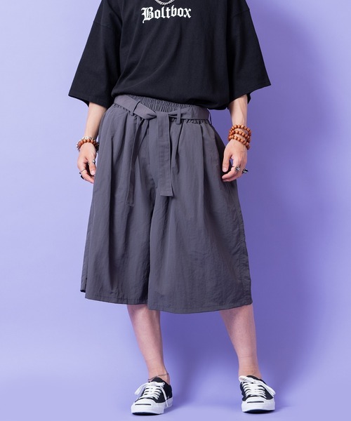 a.p.o.v.(エーピーオービー)の「a.p.o.v. コードロングベルトマットポリスーパーワイドハーフパンツ(その他パンツ・メンズ・グレー/ブラック・ONESIZE)」の1枚目の写真