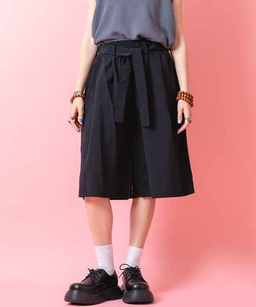 a.p.o.v.(エーピーオービー)の「a.p.o.v. コードロングベルトマットポリスーパーワイドハーフパンツ(その他パンツ・メンズ・グレー/ブラック・ONESIZE)」の2枚目の写真