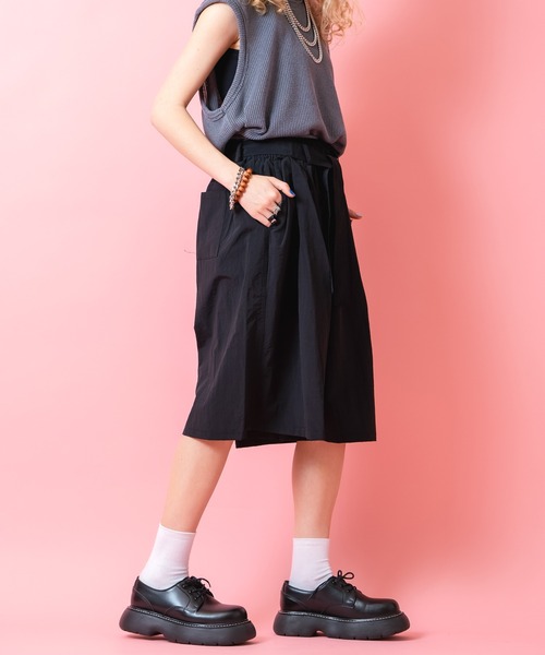 a.p.o.v.(エーピーオービー)の「a.p.o.v. コードロングベルトマットポリスーパーワイドハーフパンツ(その他パンツ・メンズ・グレー/ブラック・ONESIZE)」の3枚目の写真