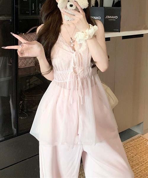 gossip!ロサンゼルス(ゴシップロサンゼルス)の「レースインナー付き エアリーキャミソール(その他トップス・レディース・ベージュ/ピンク・FREE)」の2枚目の写真