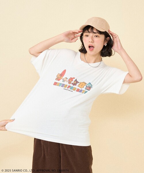 FREAK'S STORE(フリークスストア)の「SANRIO/サンリオ SANRIO 'HELLO KITTY' SUMMER キャラクターTシャツ/ハローキティ サマーキャラクタープリントTシャツ(Tシャツ/カットソー・レディース・チャコール/オフホワイト・フリ-)」の5枚目の写真