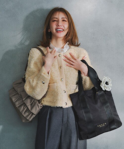 TOCCA(トッカ)の「【美香&Lov?coコラボ】FLOWER IN HEART BAG バッグ(トートバッグ・レディース・ベージュ系2/ベージュ系/ブラック系3/ブラック系1/ワイン系/ベージュ系3/ブラック系/ピンク系/ワイン系1・F)」の3枚目の写真