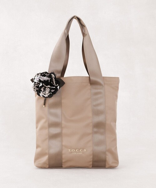 TOCCA(トッカ)の「【美香&Lov?coコラボ】FLOWER IN HEART BAG バッグ(トートバッグ・レディース・ベージュ系2/ベージュ系/ブラック系3/ブラック系1/ワイン系/ベージュ系3/ブラック系/ピンク系/ワイン系1・F)」の5枚目の写真