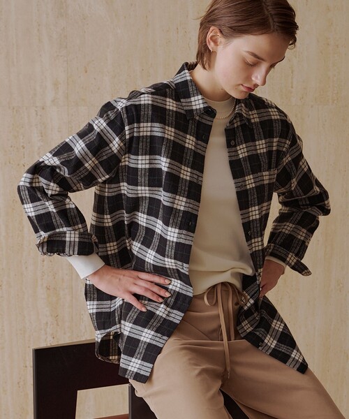 J.PRESS Ladies(J.プレス レディス)の「【WEB限定】PRINCE クルーネック ニット(ニット/セーター・レディース・ベージュ系1/ダルブルー系/ベージュ系/ブラック系/イエロー系/ホワイト系・SMALL)」の21枚目の写真