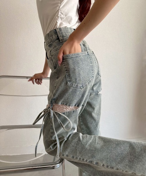 one after another NICE CLAUP（ワンアフターアナザーナイスクラップ）の「【サイズ展開あり】サイドオープンレースデニムパンツ（デニムパンツ・レディース・ライトブルー/ブルー系その他/ブルー・SMALL/MEDIUM）」の3枚目の写真