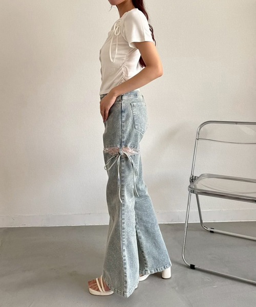 one after another NICE CLAUP（ワンアフターアナザーナイスクラップ）の「【サイズ展開あり】サイドオープンレースデニムパンツ（デニムパンツ・レディース・ライトブルー/ブルー系その他/ブルー・SMALL/MEDIUM）」の8枚目の写真