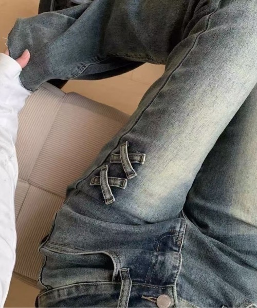 FUNdaysion(ファンデイション)の「バックポケットレースアップ フレアデニムパンツ(デニムパンツ・レディース・ブルー/ブラック・S/M/L)」の8枚目の写真