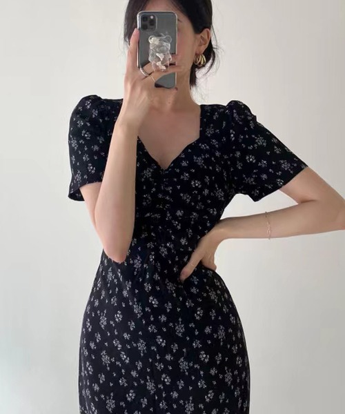 LAFFMO(ラフモ)の「バックオープン小花柄ワンピース(ワンピース・レディース・ブラック/グリーン/ホワイト・F)」の3枚目の写真