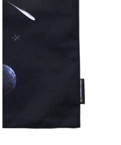 uniform experiment（ユニフォームエクスペリメント）の「YUNI YOSHIDA: FRUITS PLANET TOTEBAG（トートバッグ・メンズ・ネイビー・FREE）」の4枚目の写真