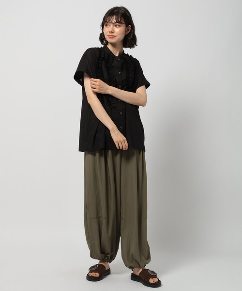 niko and...（ニコアンド）の「フリルテープフレンチブラウス（シャツ/ブラウス・レディース・ブラウン/オフホワイト/ブラック・FREE）」の11枚目の写真