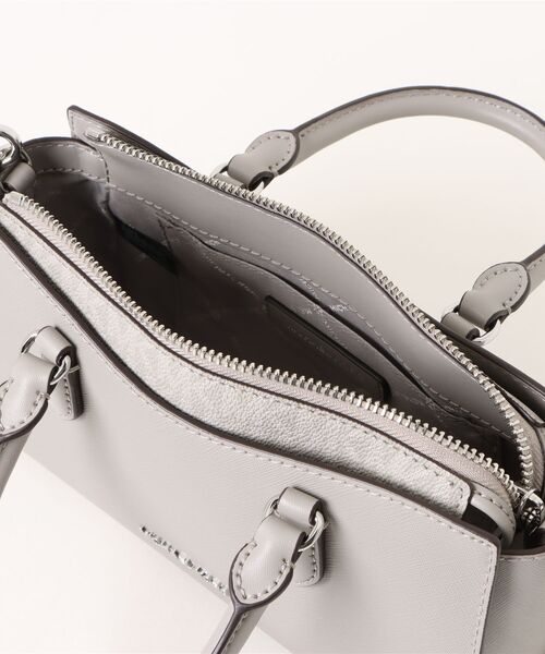 MICHAEL KORS(マイケルコース)の「ARDEN SM TZ MSGR クロスボディ(ショルダーバッグ・レディース・グレー系・FREE)」の4枚目の写真