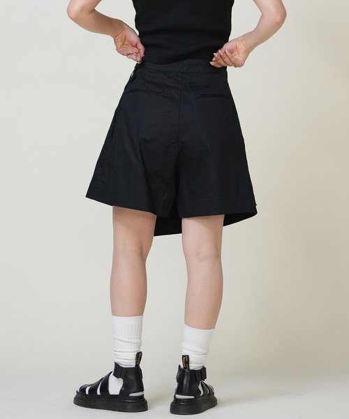 RIKKA FEMME(リッカファーム)の「フロントラップショーツ(チノパンツ・レディース・ダークネイビー/ライトブラウン/ブラック・マルチサイズ)」の6枚目の写真