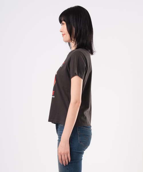 Levi's(リーバイス)の「Levi's/リーバイス GRAPHIC ボックスTシャツ(Tシャツ/カットソー・レディース・ブラック・S/M/XS)」の13枚目の写真