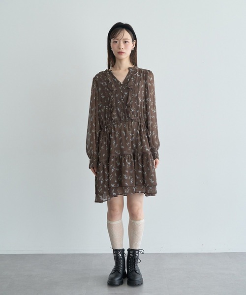 earth music&ecology(アースミュージックアンドエコロジー)の「フラワー楊柳ティアードミニワンピース(ワンピース・レディース・ブラック/ブラウン・FREE)」の7枚目の写真