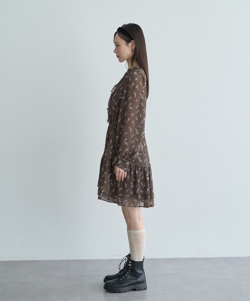 earth music&ecology(アースミュージックアンドエコロジー)の「フラワー楊柳ティアードミニワンピース(ワンピース・レディース・ブラック/ブラウン・FREE)」の8枚目の写真