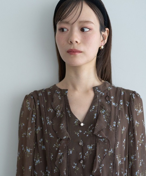 earth music&ecology(アースミュージックアンドエコロジー)の「フラワー楊柳ティアードミニワンピース(ワンピース・レディース・ブラック/ブラウン・FREE)」の10枚目の写真