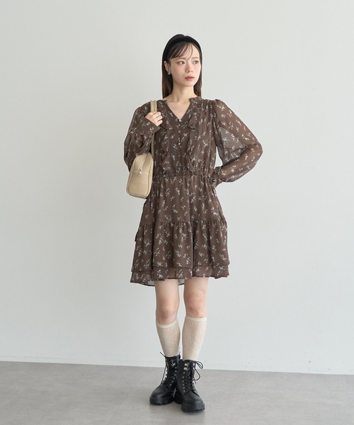 earth music&ecology(アースミュージックアンドエコロジー)の「フラワー楊柳ティアードミニワンピース(ワンピース・レディース・ブラック/ブラウン・FREE)」の17枚目の写真