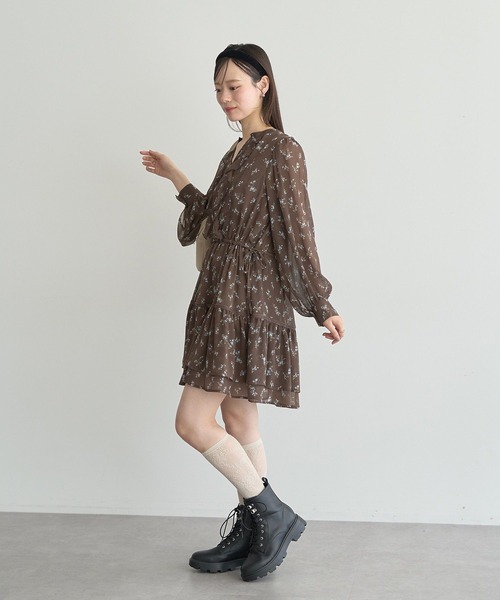 earth music&ecology(アースミュージックアンドエコロジー)の「フラワー楊柳ティアードミニワンピース(ワンピース・レディース・ブラック/ブラウン・FREE)」の18枚目の写真