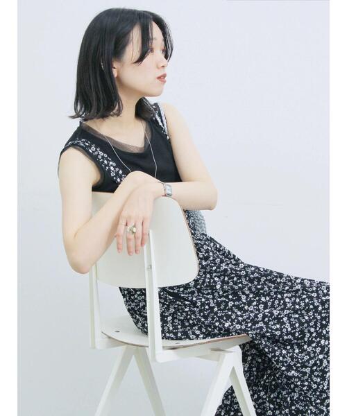 Samansa Mos2 blue(サマンサモスモスブルー)の「花柄シャーリングワンピース(ワンピース・レディース・ブラック/オフホワイト/グレー・F)」の2枚目の写真