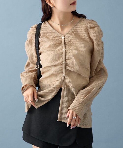 mystic（ミスティック）の「Vシャーリングブラウス（シャツ/ブラウス・レディース・ブラック/オフホワイト/ブラウン・FREE）」の2枚目の写真