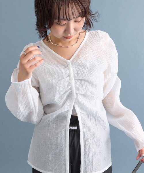 mystic（ミスティック）の「Vシャーリングブラウス（シャツ/ブラウス・レディース・ブラック/オフホワイト/ブラウン・FREE）」の12枚目の写真