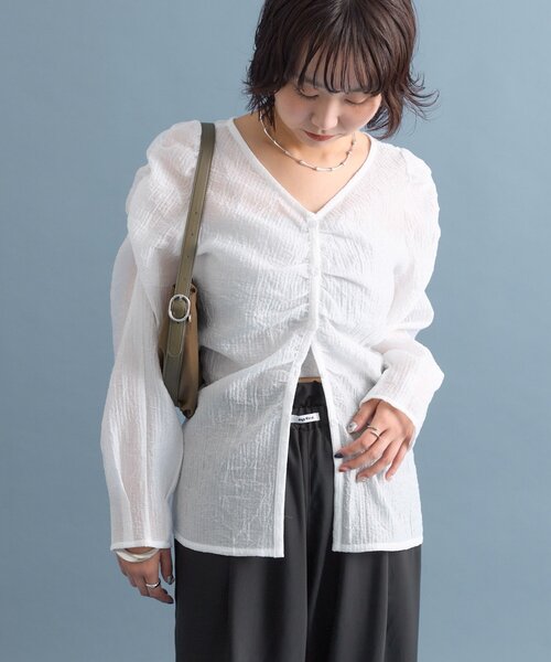 mystic（ミスティック）の「Vシャーリングブラウス（シャツ/ブラウス・レディース・ブラック/オフホワイト/ブラウン・FREE）」の10枚目の写真