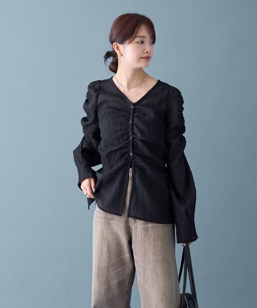 mystic（ミスティック）の「Vシャーリングブラウス（シャツ/ブラウス・レディース・ブラック/オフホワイト/ブラウン・FREE）」の21枚目の写真