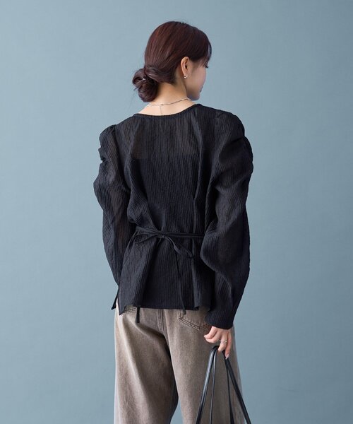 mystic（ミスティック）の「Vシャーリングブラウス（シャツ/ブラウス・レディース・ブラック/オフホワイト/ブラウン・FREE）」の20枚目の写真