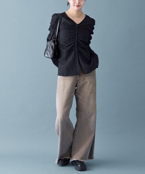 mystic（ミスティック）の「Vシャーリングブラウス（シャツ/ブラウス・レディース・ブラック/オフホワイト/ブラウン・FREE）」の15枚目の写真