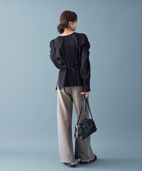 mystic（ミスティック）の「Vシャーリングブラウス（シャツ/ブラウス・レディース・ブラック/オフホワイト/ブラウン・FREE）」の14枚目の写真