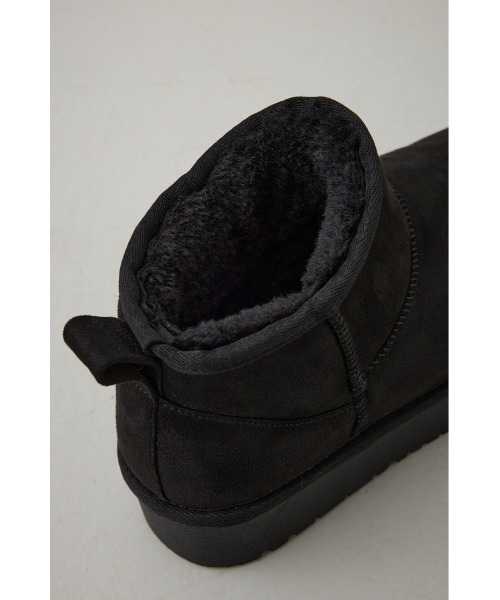 AZUL by moussy(アズールバイマウジー)の「厚底ムートンショートブーツ(ブーツ・レディース・ブラウン/ブラック/ベージュ・SMALL/MEDIUM/LARGE)」の4枚目の写真