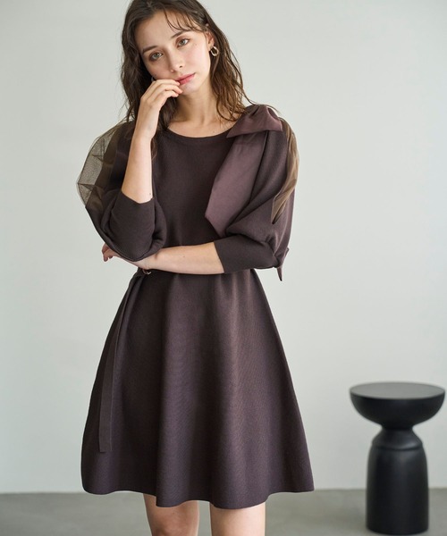 31 Sons de mode（トランテアン　ソン　ドゥ　モード）の「2025秋冬新作 肩リボンミニニットワンピース（ワンピース・レディース・ブラウン/ブラック・ﾌﾘ-）」の2枚目の写真