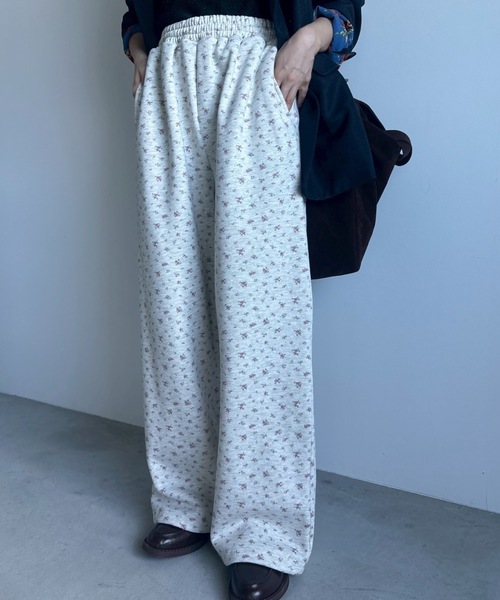 Unitage(ユニテージ)の「小花柄裏起毛スウェットパンツ(その他パンツ・レディース・ブラック/ライトグレー・FREE)」の2枚目の写真