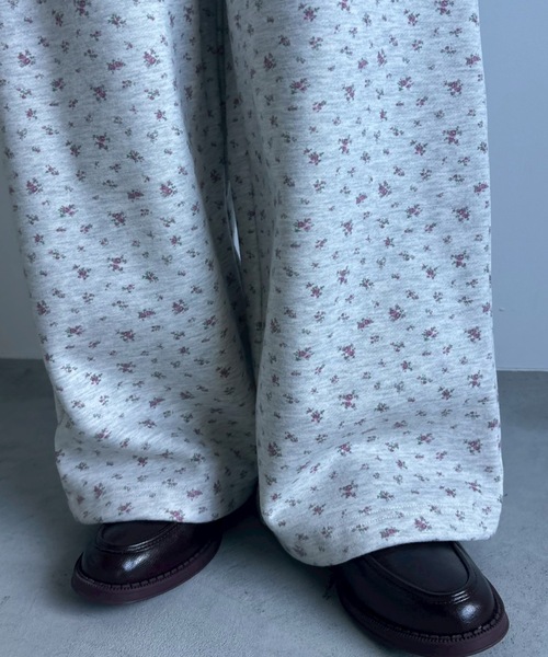 Unitage(ユニテージ)の「小花柄裏起毛スウェットパンツ(その他パンツ・レディース・ブラック/ライトグレー・FREE)」の3枚目の写真