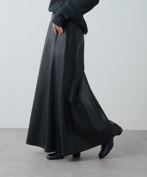Lui's(ルイス)の「フェイクレザーフレアロングスカート(スカート・レディース・ブラウン/ブラック・36/38)」の20枚目の写真