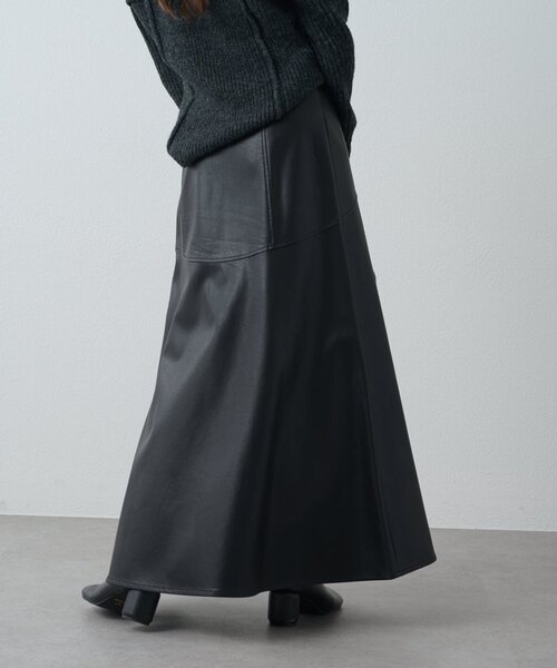 Lui's(ルイス)の「フェイクレザーフレアロングスカート(スカート・レディース・ブラウン/ブラック・36/38)」の21枚目の写真